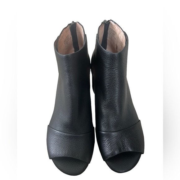 New without box Kenneth Cole size 7.5 peep toe bootie black leather shootie - Picture 7 of 8